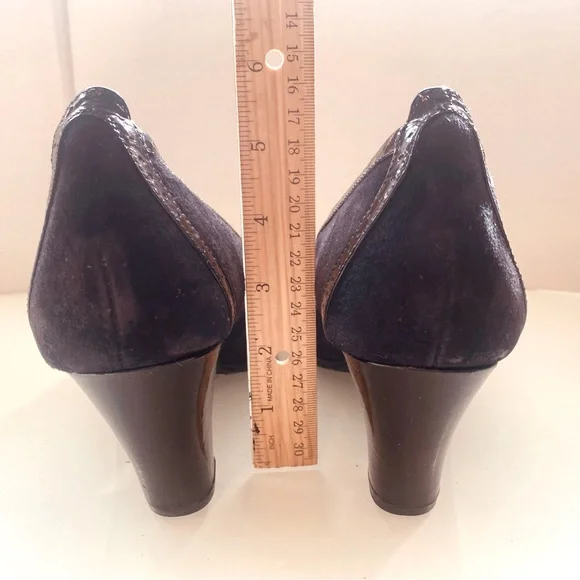 CLARKS Black Leather Sz 9M Slip on Block heels Trim Accent Comfy Career Pumps - Picture 9 of 9
